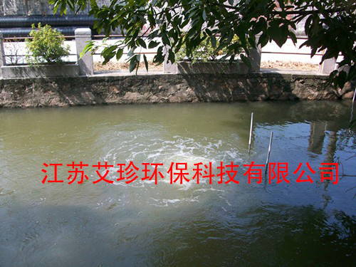 太阳能推流曝气机助力河道治理.jpg